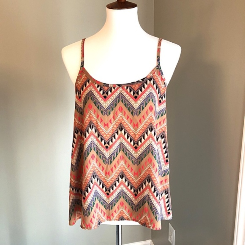 Chevron geometric print tank by Noble U